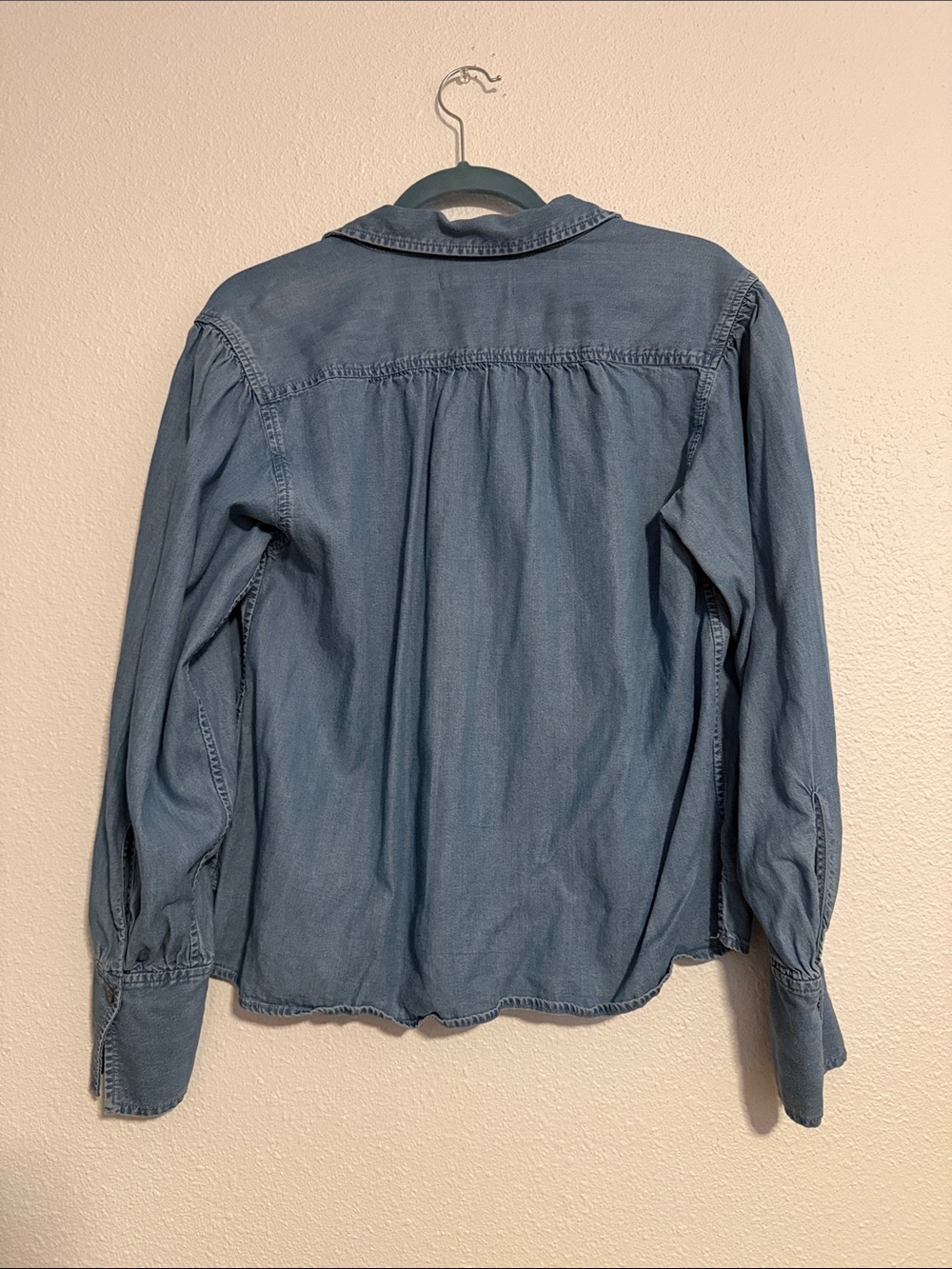 Madewell Chambray Easy Y-Neck Button-Up Shirt in Ritch Wash - Picture 5 of 9